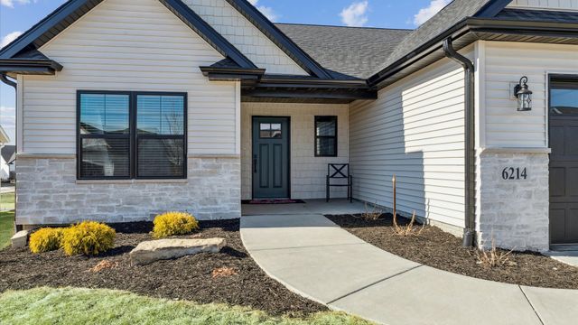 6214 College Avenue, Davenport, IA 52807