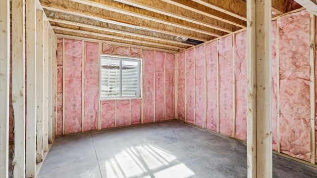 6214 College Avenue, Davenport, IA 52807