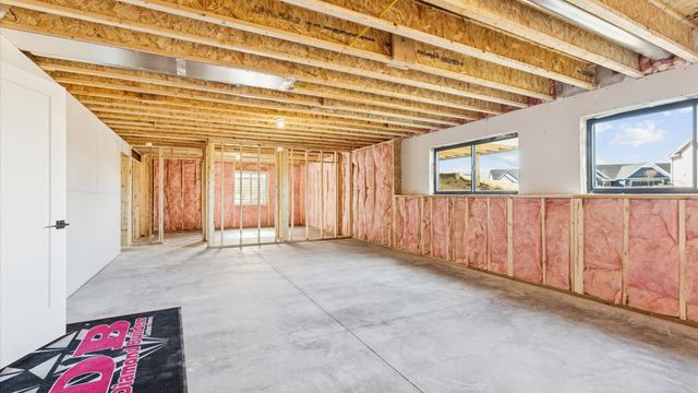 6214 College Avenue, Davenport, IA 52807