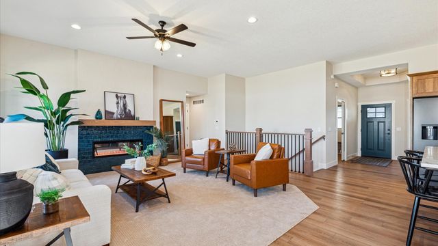 6214 College Avenue, Davenport, IA 52807