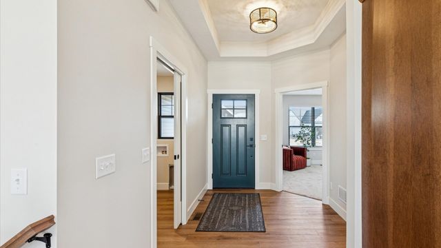 6214 College Avenue, Davenport, IA 52807