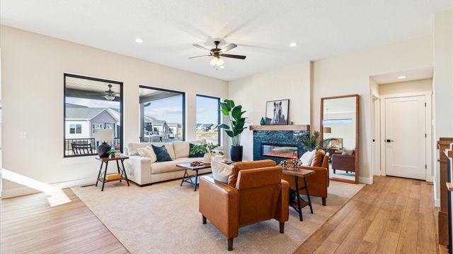 6214 College Avenue, Davenport, IA 52807