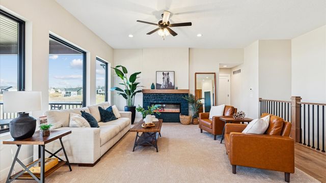 6214 College Avenue, Davenport, IA 52807