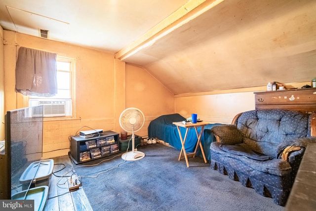 5 W MAPLE ST, East Prospect, PA 17317