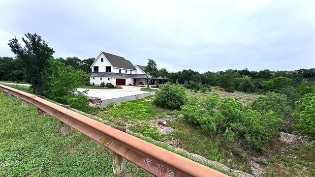 673 Yorks XING, Driftwood, TX 78619