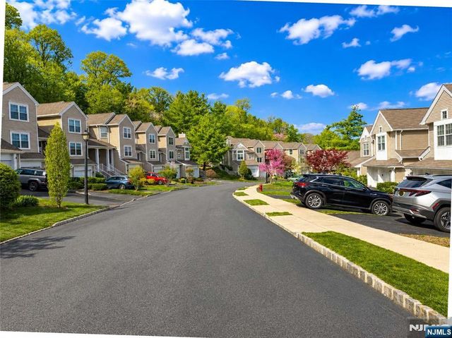 4 Woodmont Drive, Randolph Township, NJ 07869