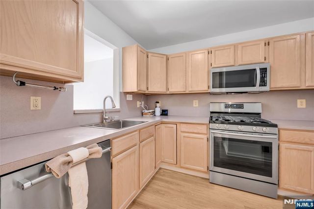 4 Woodmont Drive, Randolph Township, NJ 07869