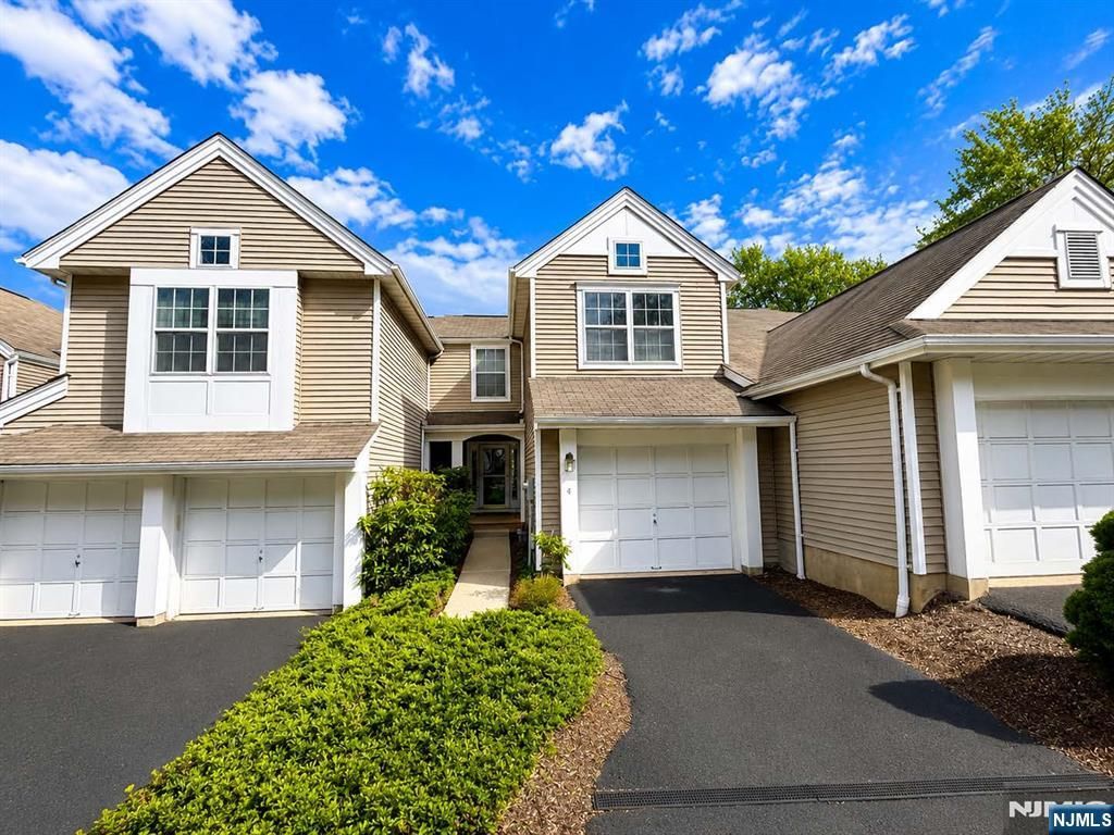4 Woodmont Drive, Randolph Township, NJ 07869