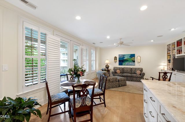 2801 Glenwood Gardens Lane 203, Raleigh, NC 27608