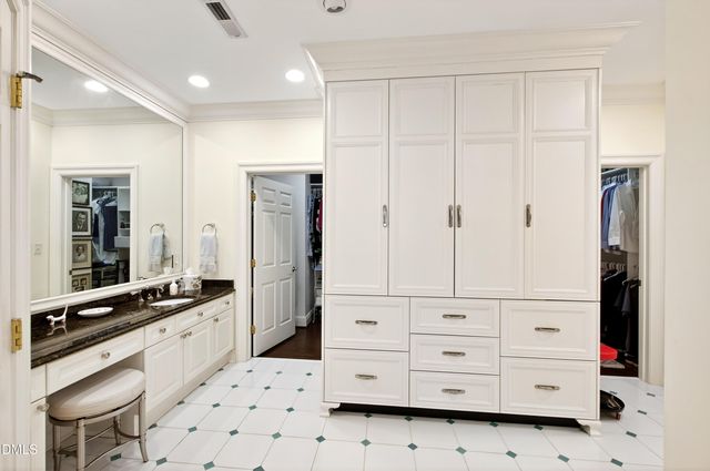 2801 Glenwood Gardens Lane 203, Raleigh, NC 27608