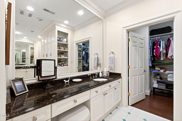2801 Glenwood Gardens Lane 203, Raleigh, NC 27608