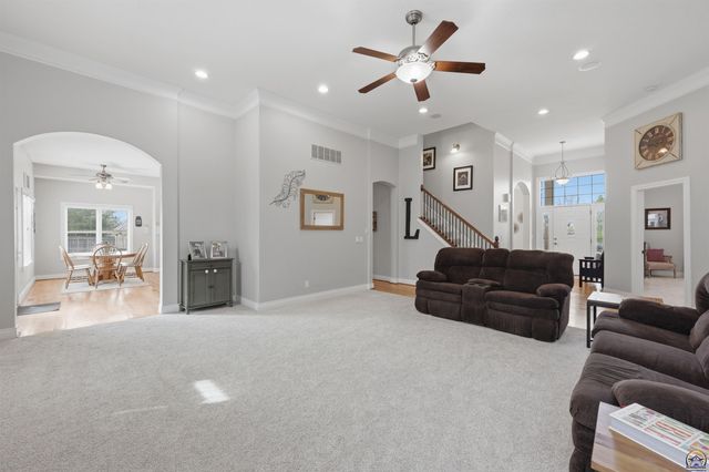 7323 SW Kings Forest RD, Topeka, KS 66610