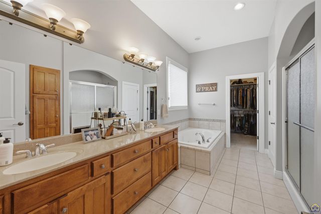 7323 SW Kings Forest RD, Topeka, KS 66610
