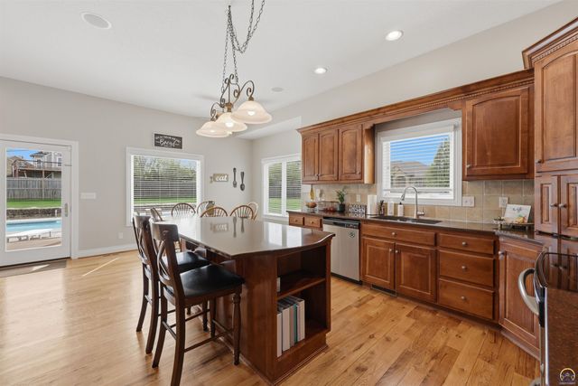 7323 SW Kings Forest RD, Topeka, KS 66610