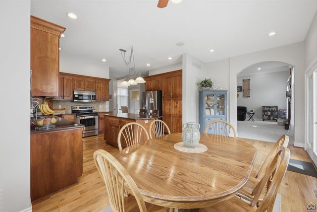 7323 SW Kings Forest RD, Topeka, KS 66610