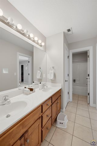 7323 SW Kings Forest RD, Topeka, KS 66610