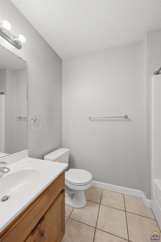 7323 SW Kings Forest RD, Topeka, KS 66610