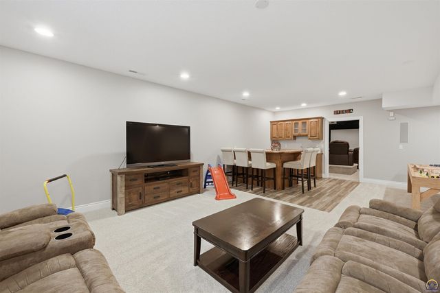7323 SW Kings Forest RD, Topeka, KS 66610