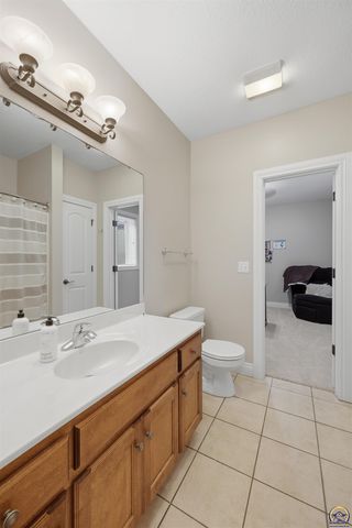 7323 SW Kings Forest RD, Topeka, KS 66610