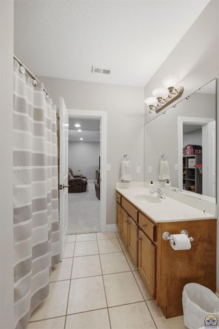 7323 SW Kings Forest RD, Topeka, KS 66610