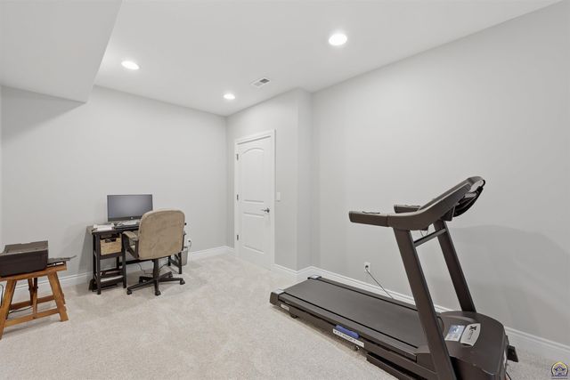 7323 SW Kings Forest RD, Topeka, KS 66610