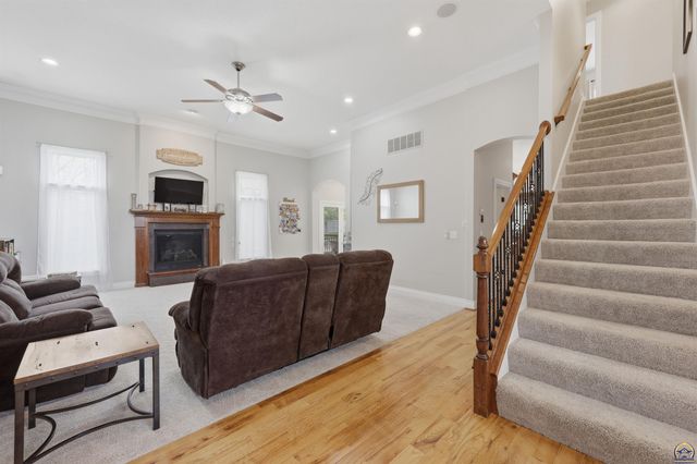 7323 SW Kings Forest RD, Topeka, KS 66610