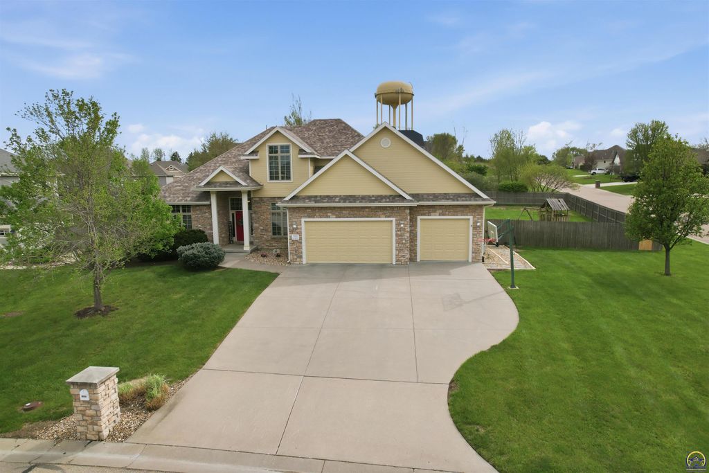 7323 SW Kings Forest RD, Topeka, KS 66610