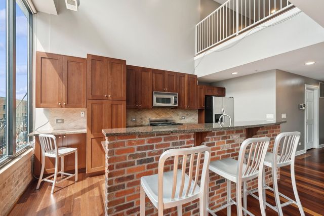 70 E 18th Street 4E, Chicago, IL 60616