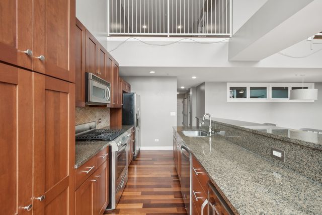 70 E 18th Street 4E, Chicago, IL 60616