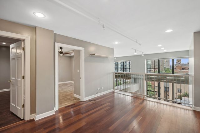 70 E 18th Street 4E, Chicago, IL 60616