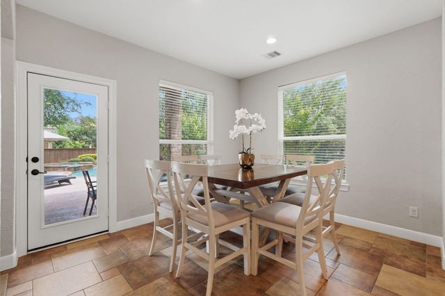 2 Indigo Bunting Place, The Woodlands, TX 77389