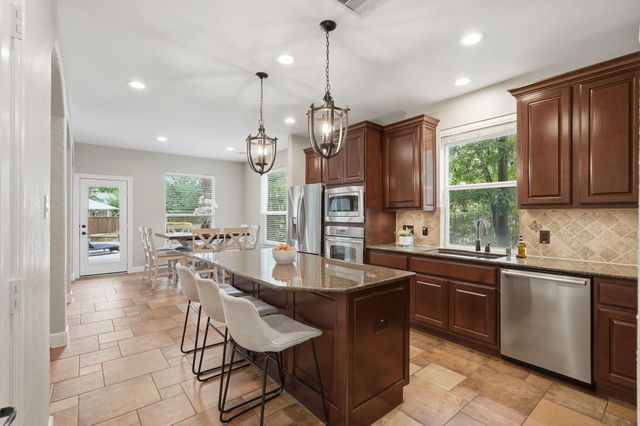 2 Indigo Bunting Place, The Woodlands, TX 77389