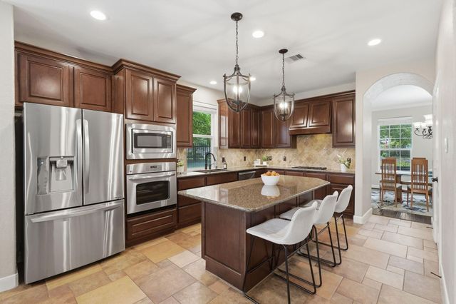 2 Indigo Bunting Place, The Woodlands, TX 77389