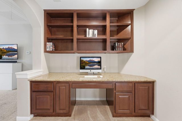2 Indigo Bunting Place, The Woodlands, TX 77389