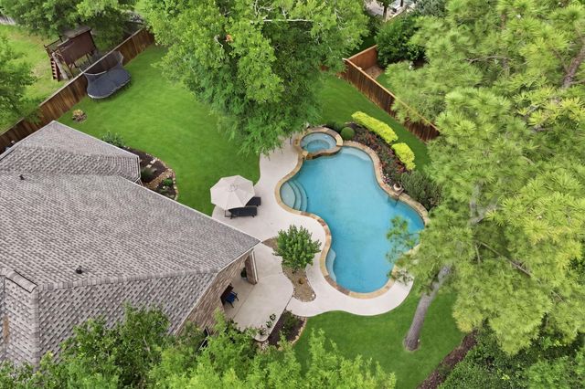 2 Indigo Bunting Place, The Woodlands, TX 77389