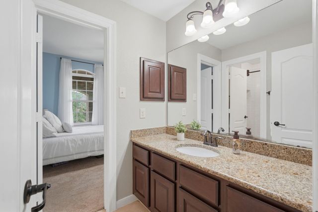 2 Indigo Bunting Place, The Woodlands, TX 77389