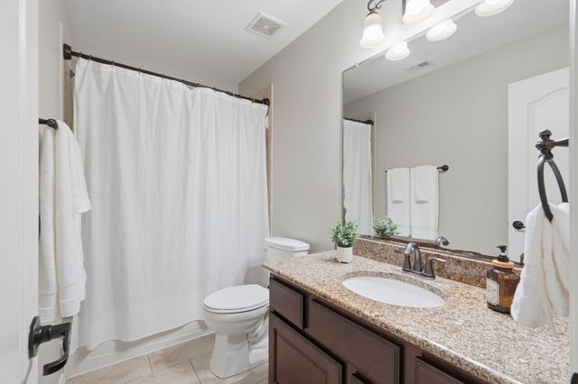2 Indigo Bunting Place, The Woodlands, TX 77389