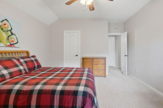 2 Indigo Bunting Place, The Woodlands, TX 77389