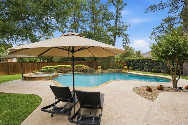 2 Indigo Bunting Place, The Woodlands, TX 77389