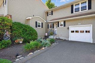 24 Thorne Road 24, West Hartford, CT 06110