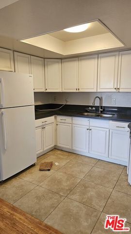 411 N Kenmore Avenue 8, Los Angeles, CA 90004