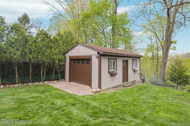 26336 Pillsbury Street, Farmington Hills, MI 48334