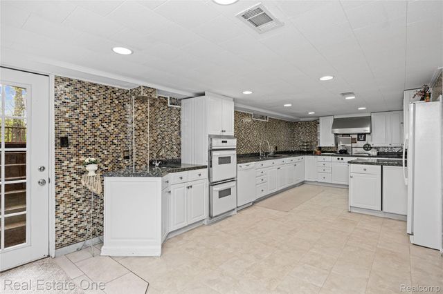 26336 Pillsbury Street, Farmington Hills, MI 48334