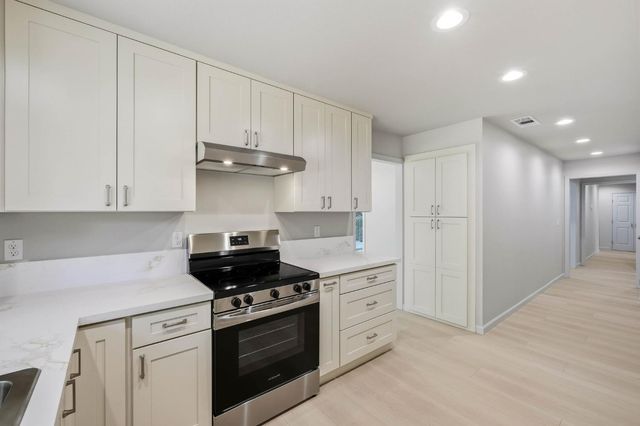 3245 Ray Cir, Auburn, CA 95602
