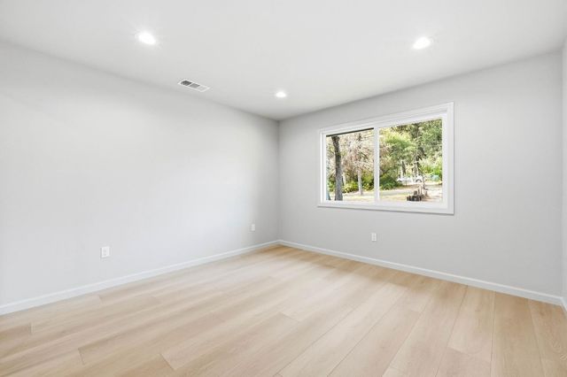 3245 Ray Cir, Auburn, CA 95602