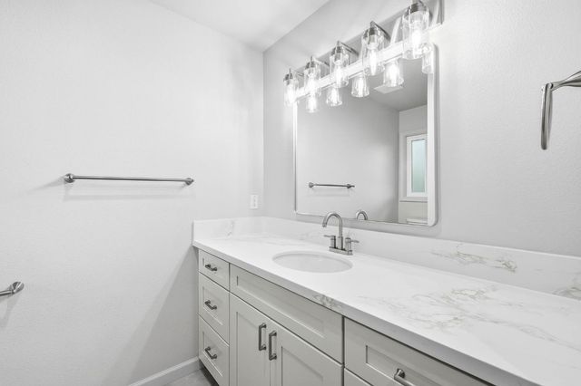 3245 Ray Cir, Auburn, CA 95602