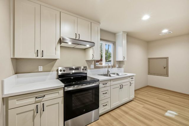 3245 Ray Cir, Auburn, CA 95602
