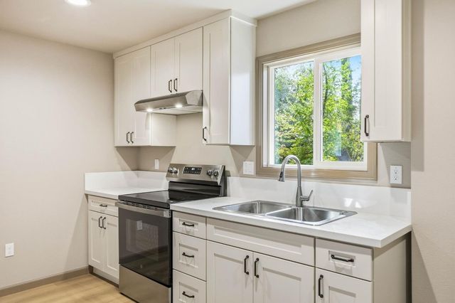 3245 Ray Cir, Auburn, CA 95602
