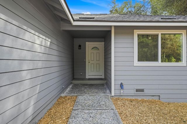 3245 Ray Cir, Auburn, CA 95602