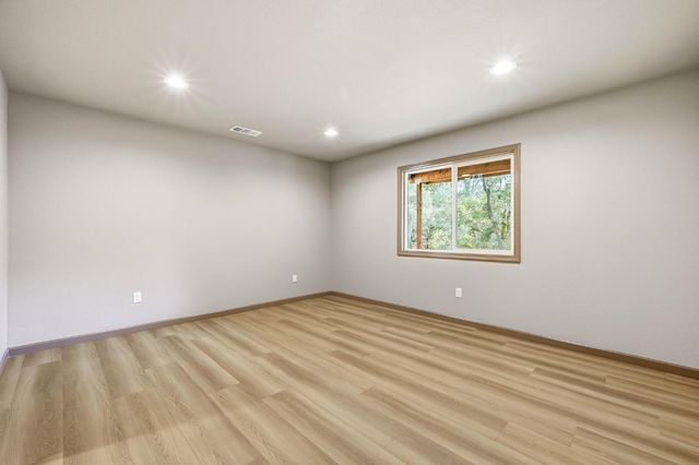 3245 Ray Cir, Auburn, CA 95602